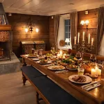 Traditional Timber Farm With Sauna & Wi-fi 펜션 Baukal