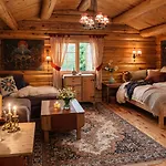 펜션 Traditional Timber Farm With Sauna & Wi-fi *
