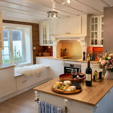Traditional Timber Farm With Sauna & Wi-fi Holiday home *
