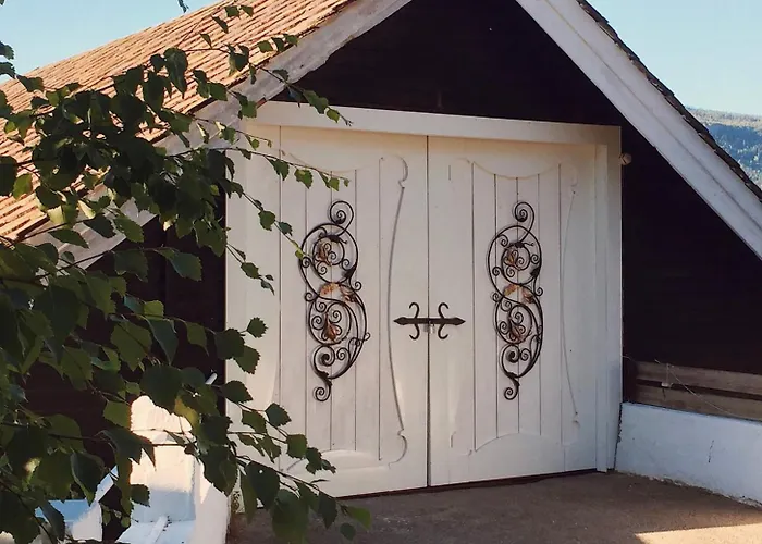 Traditional Timber Farm With Sauna & Wi-fi Feriehus *