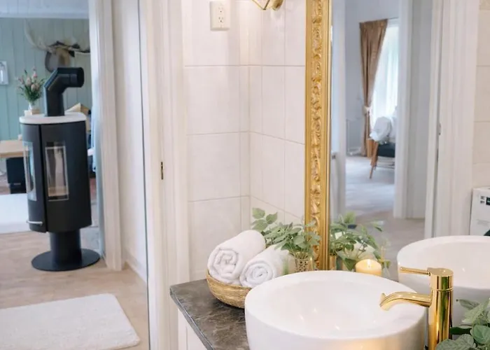 Traditional Timber Farm With Sauna & Wi-fi Feriehus *