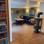 Сasa de vacaciones Traditional Timber Farm With Sauna & Wi-fi *
