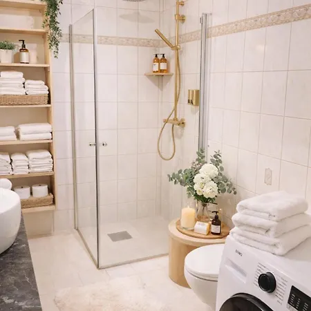 Traditional Timber Farm With Sauna & Wi-fi *